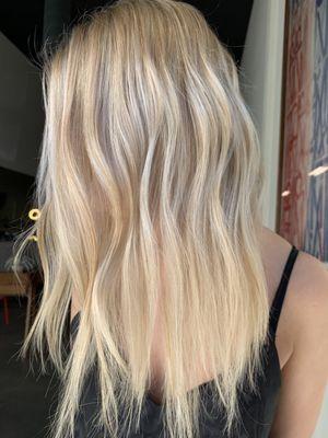 Golden hour blonde w pops of icy white