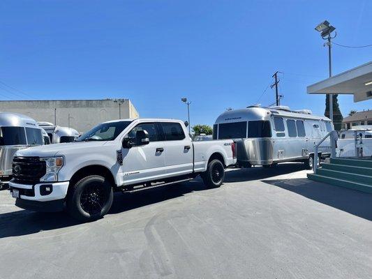 Hooking up for the first official time to our new Airstream Flying Cloud RBT. Let's go!