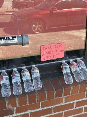 Free water for those who need it. Thank you, Citrine Bloom, for looking out for your neighbors!