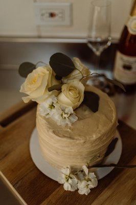 Hummingbird bird cake with floral detailing !