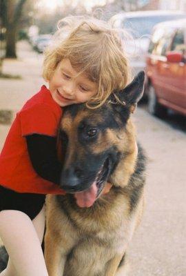 Making sure that children and dogs develop a harmonious, loving relationship is an important priority of PuppyK!