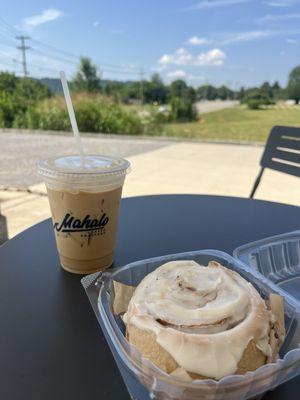 Vanilla Iced lattes and cinnamon roll