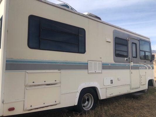 Our 1991 Fleetwood Flair waiting to go to its new home!