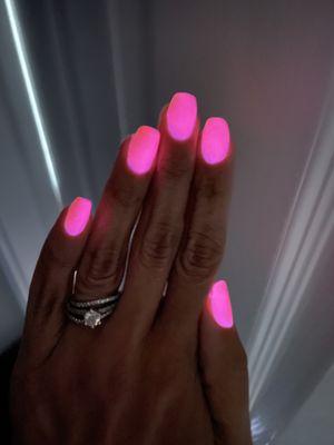 Glow In The Dark Dip Powder Mani