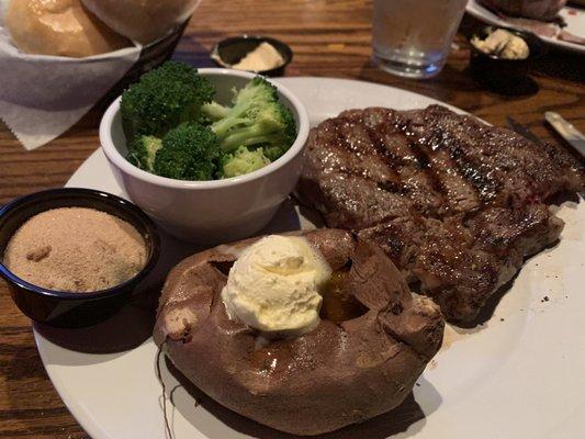 Rib eye, sweet potato & steamed broccoli