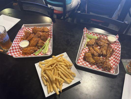 Buffalo chicken wings and Bogeys sauce chicken wings!! Yum yum !!