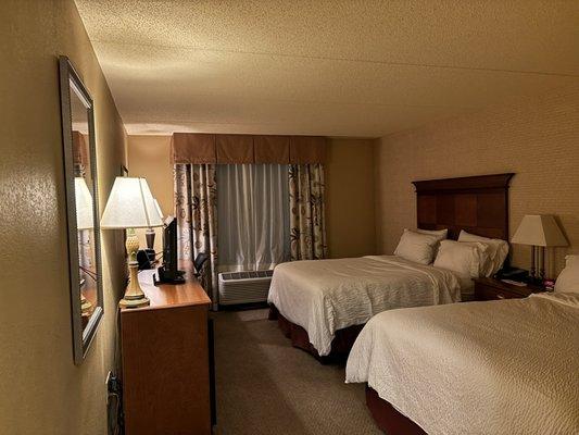 Holiday Inn Express & Suites Bloomington, an IHG Hotel