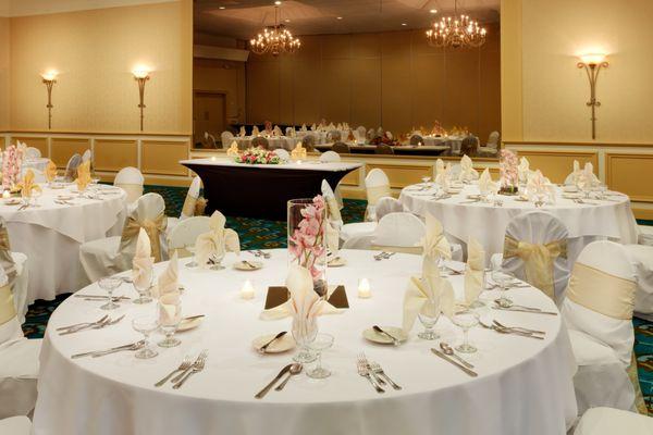 Full service banquet facility with custom in-house catering, seating for 5-500, and a variety of comfortable spaces!