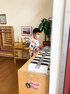 Elementary student playing the tone bars