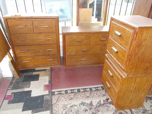 nice 6 piece bedroom queen set 4 drawer chest 9 drawer dresser mirror 2 night stands with 2 drawers 1 queen headboard 299.00