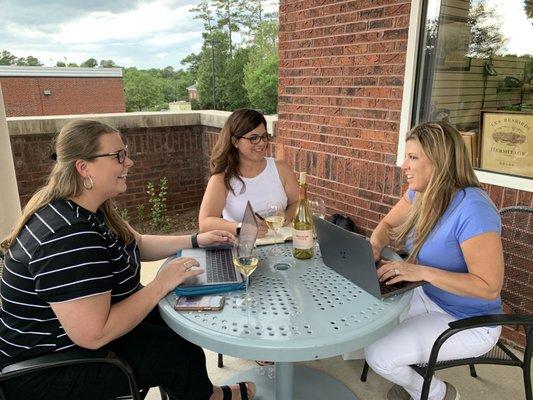 Outdoor seating! This is the perfect place for a business "meeting".