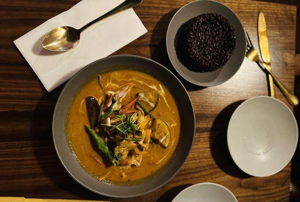 Mock duck curry without mock duck & black rice