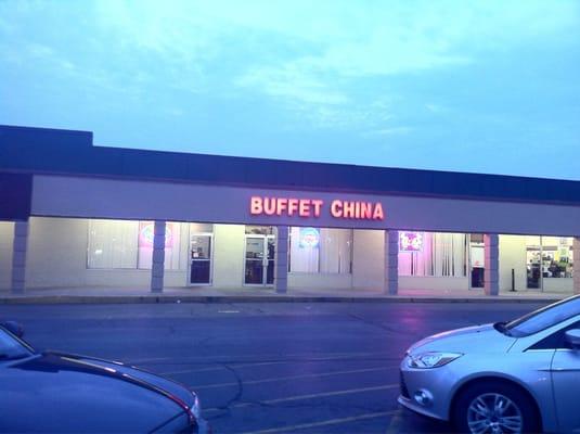 Strip mall behind 2 other restaurants