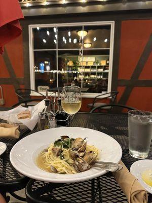 Clams Linguine & White Wine