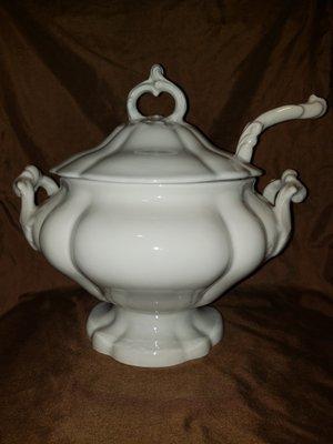 Vintage Red Cliff soup tureen. **SOLD** This is intended to show what I get into for collectibles