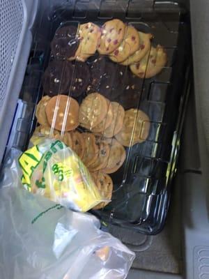 36 Cookies & condiments