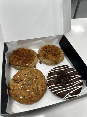 Single Cookie cookies and cream biscoffdoodle