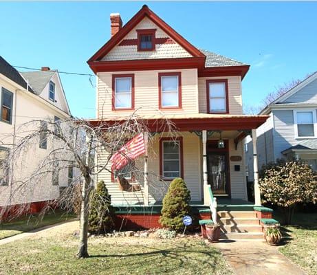 Sold!  554 Mt Vernon Avenue:  Wonderful & bright Victorian home in Port Norfolk, Portsmouth:  3 BDs, 2 BAs, 1920 sq ft, $162,500