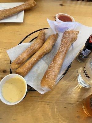 Hot Beer Cheese & Pretzels