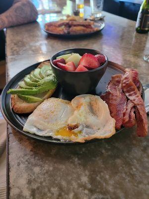 Avocado toast with added side of bacon $4 (Brunch)