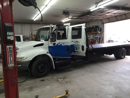 We are looking at an international quad cab flatbed.... Lots of room for everyone!