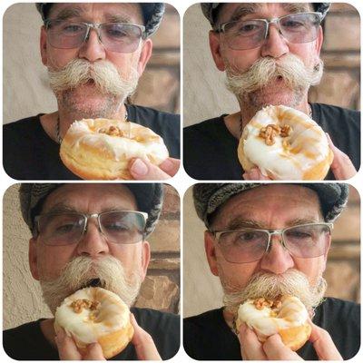 Lonny (aka @donutduster) with @donutexplorers at Alien Donuts with the Banana Buttercream