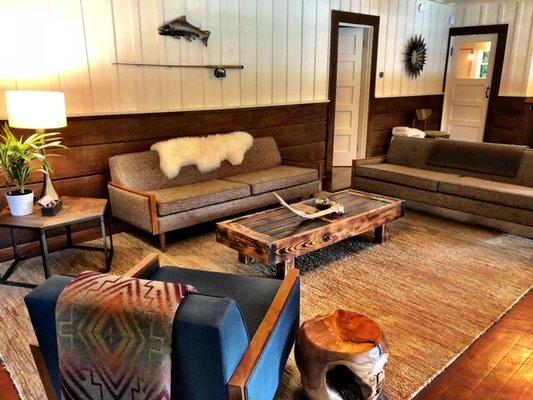 Front Lodge space offers guest a space to relax, access WiFi and enjoy conversations.