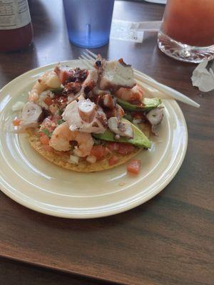 Las Tostada De Camaron De Coctel.