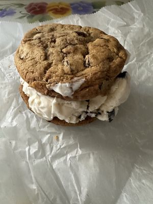 Build your own ice cream sandwich