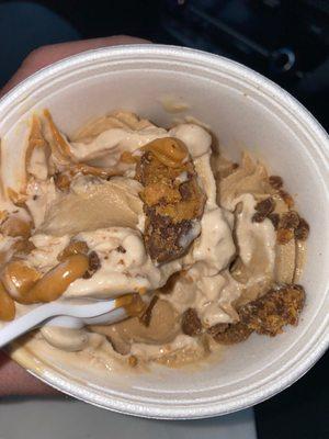 Best peanut butter frozen yogurt!!! This is the only place I go to. Even if it's 72 miles away from me!!!