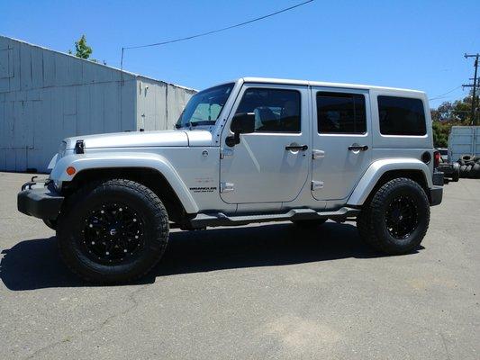 Fuel wheels and Toyo tires installed by Swier Tire - Jeep Unlimited 4x4