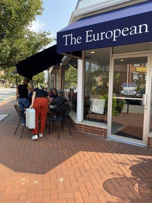 Seating outside - yes there is table service