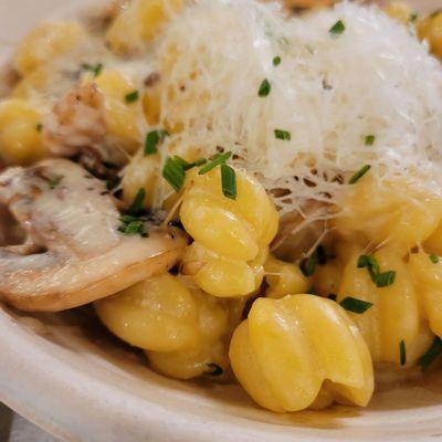 Truffle and mushroom pasta