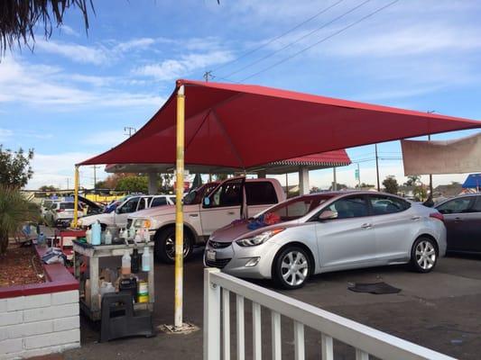 Lots of cars in queue - this place is busy!