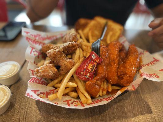 Garlic Parm and buffalo 8 Tenders Combo