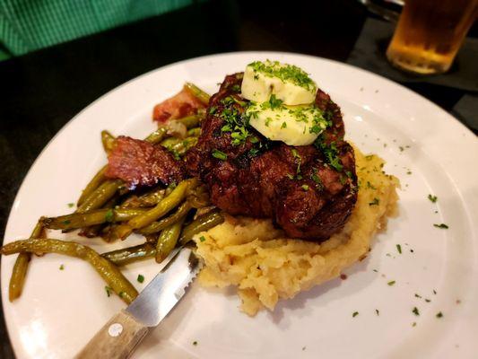 10 oz Filet with lemon butter, potatoes and green beans