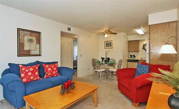 Sunset Landing apartments in Glendale, AZ Living Room