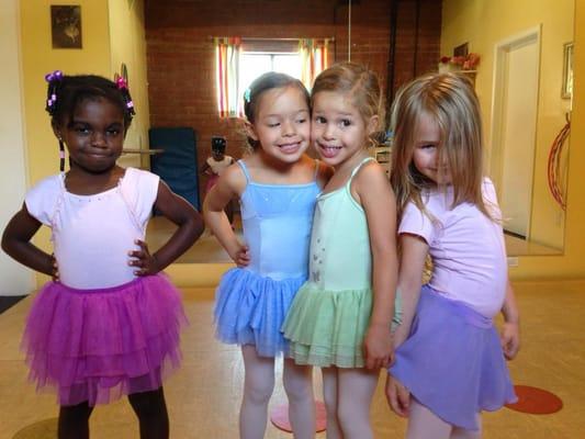 A couple of cute Garri Dancers!