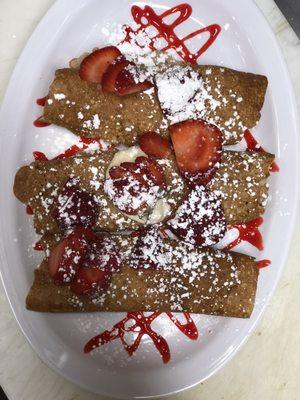 French toast sticks with powdered sugar and strawberries