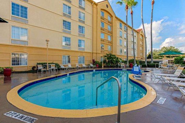 La Quinta Inn & Suites by Wyndham Orlando Airport North