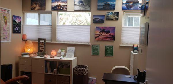 AJ's Reflexology 
CERTIFIED REFLEXOLIGIST 
734 Middlefield Rd Palo Alto ca. 94301
Located inside - Interal Spa