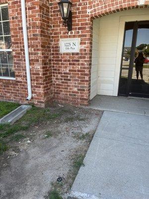 Dirty and neglected entryway