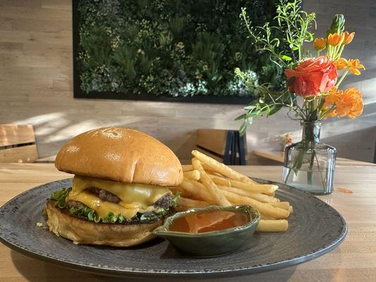 Grapow Burger w/Shoestring Fries