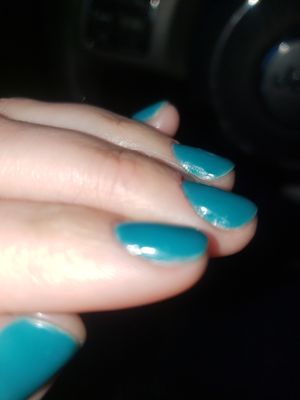 No top coat on the sides and uneven coverage. Gel stuck on skin.