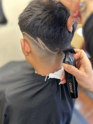 Tapered haircut with design