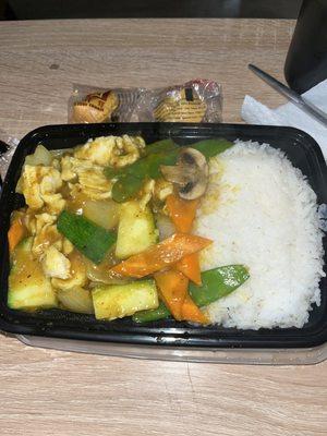 Chicken with yellow curry sauce combination platter