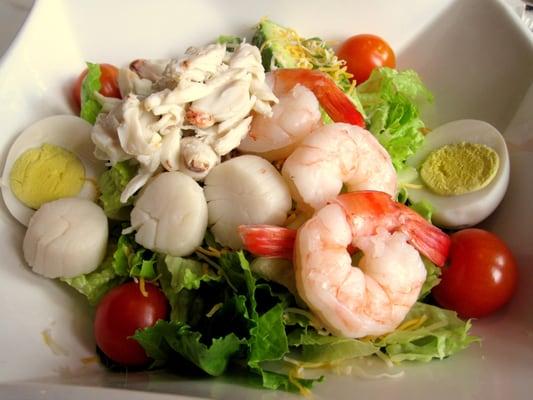 Seafood Cobb (Shrimp, scallops and jumbo lump crab atop romaine lettuce with boiled egg, avocado, tomato and mix cheese)