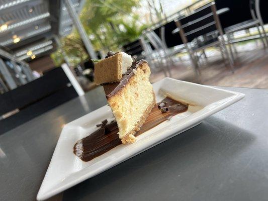 S'mores Cheesecake! Yum yum!