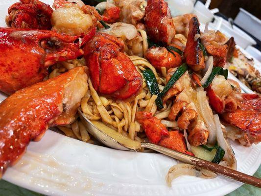 lobster with yee mein