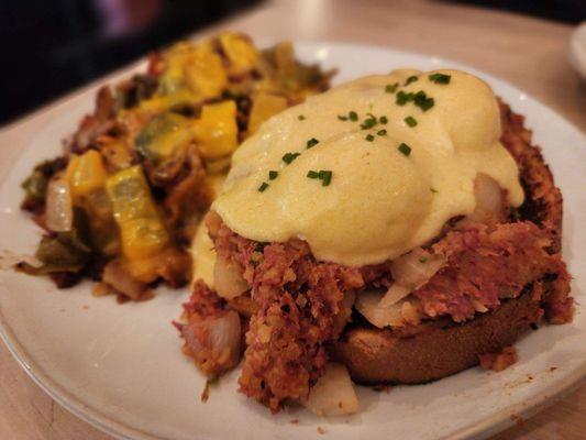 Corned beef benedict